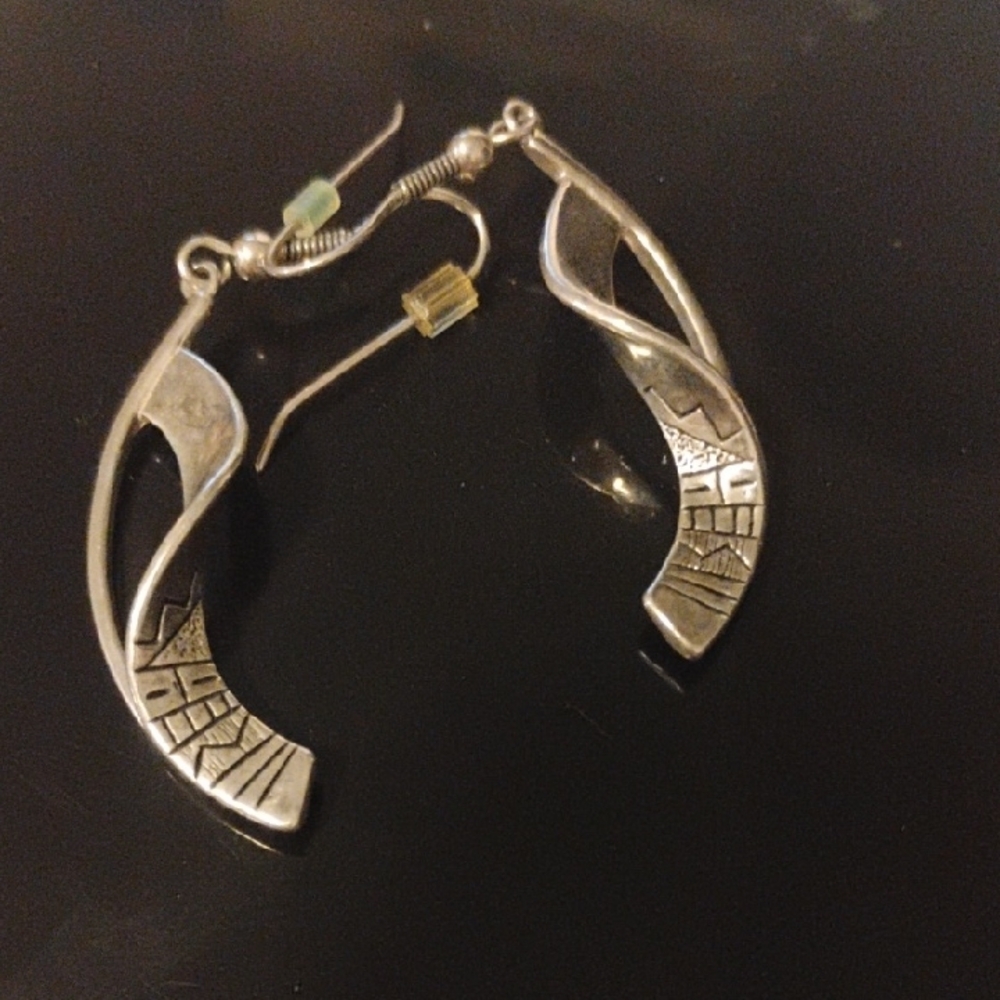 Vintage Sterling Silver Carved And Curved Earrings Unique Stamped .925 - Picture 2 of 6